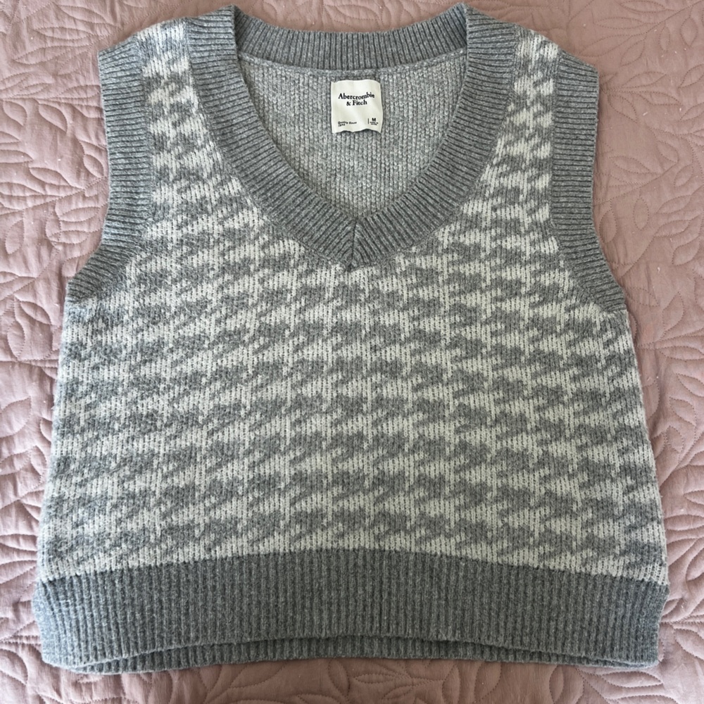 Abercrombie & Fitch Gray Houndstooth V-Neck Sweater Vest